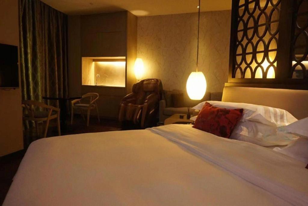 Maison New Century Hotel Dongguan Dongguan  Zewnętrze zdjęcie