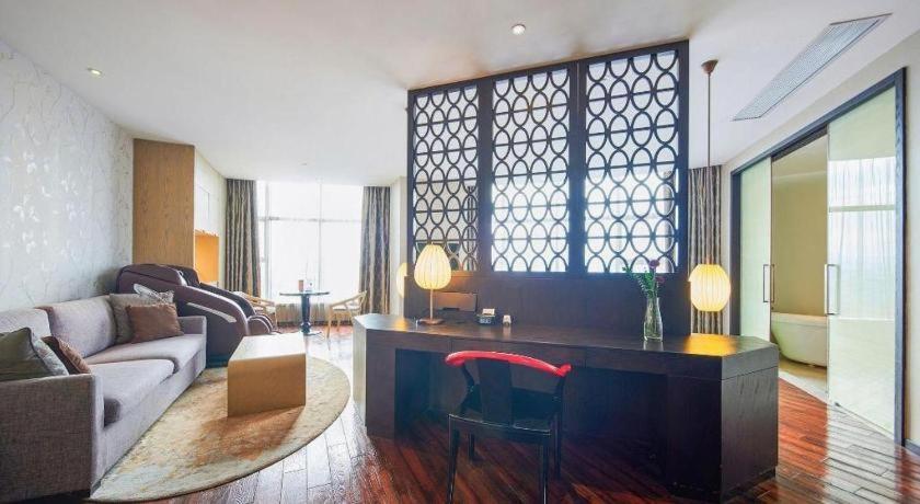 Maison New Century Hotel Dongguan Dongguan  Zewnętrze zdjęcie